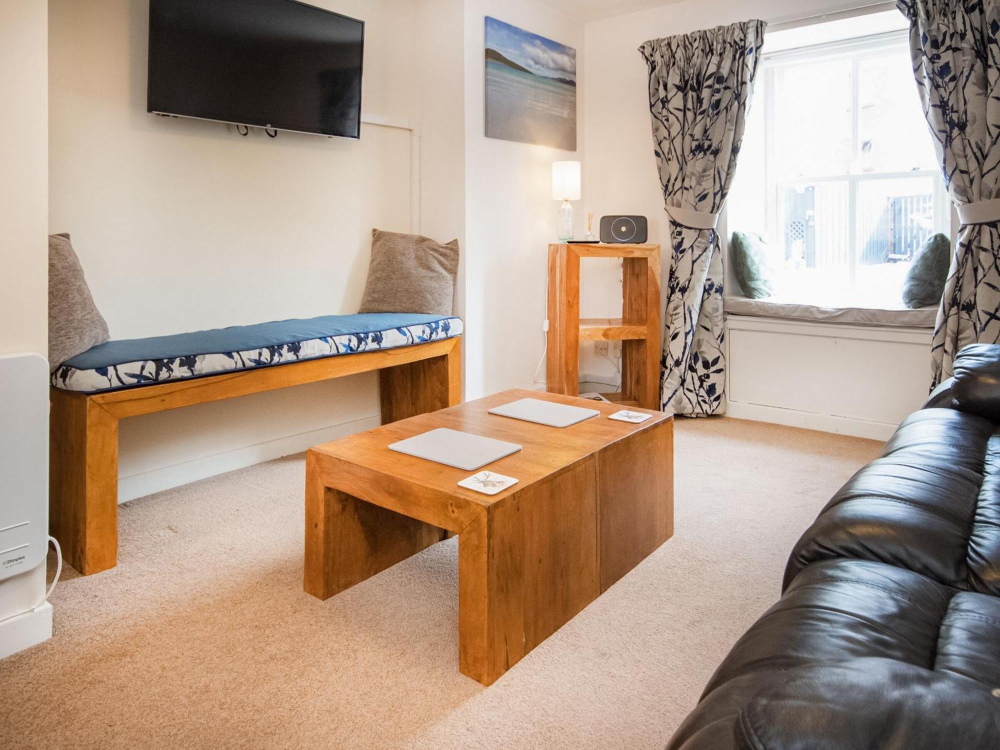 Alexander Courtyard Villa Inverness Luaran gambar
